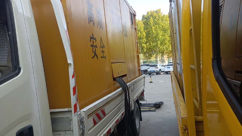 东宝如何判断柴油发电机组和UPS电源的切换时间是否符合要求？